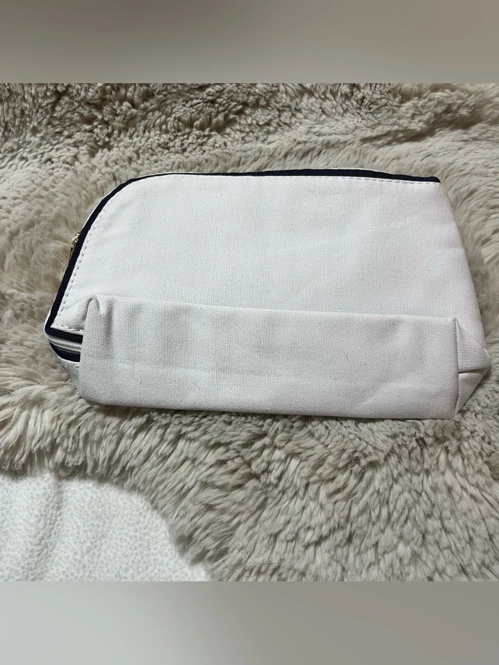 L'OCCITANE White Canvas Pouch with Navy Label NWT 02-06R